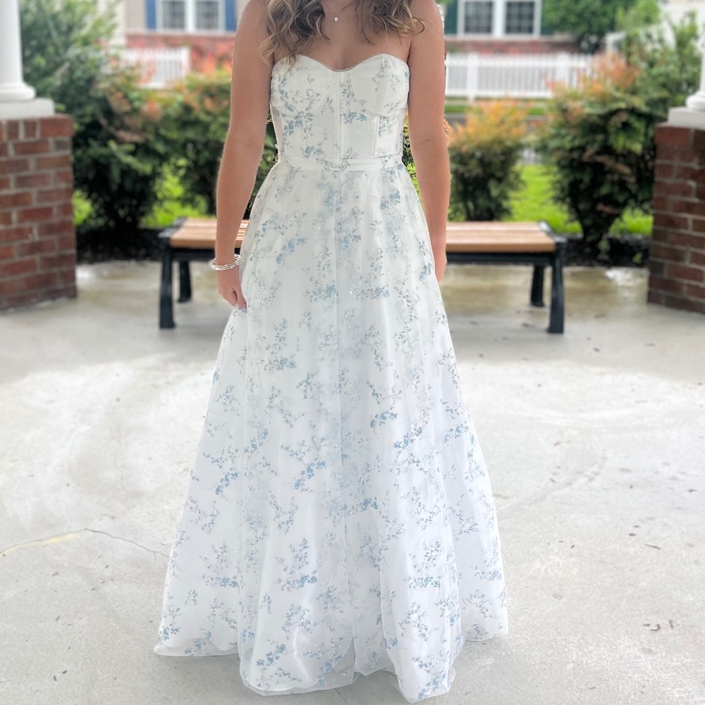 Blondie Nites Womens juniors white floral prom dress